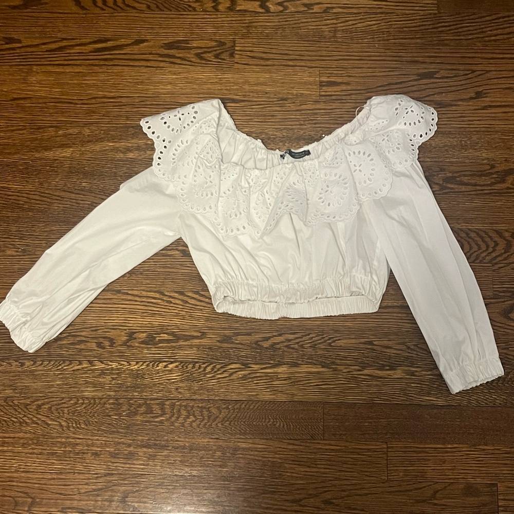 $25 with shipping 
Final Sale 
❕🤍
#lace #coquette #zara #neverworn #whiteblouse